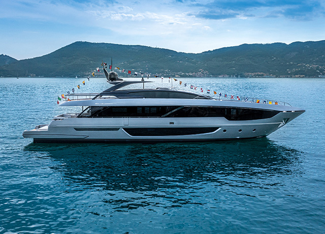 Riva 102’ Corsaro Super: new spaces to enjoy in comfort and conviviality.  