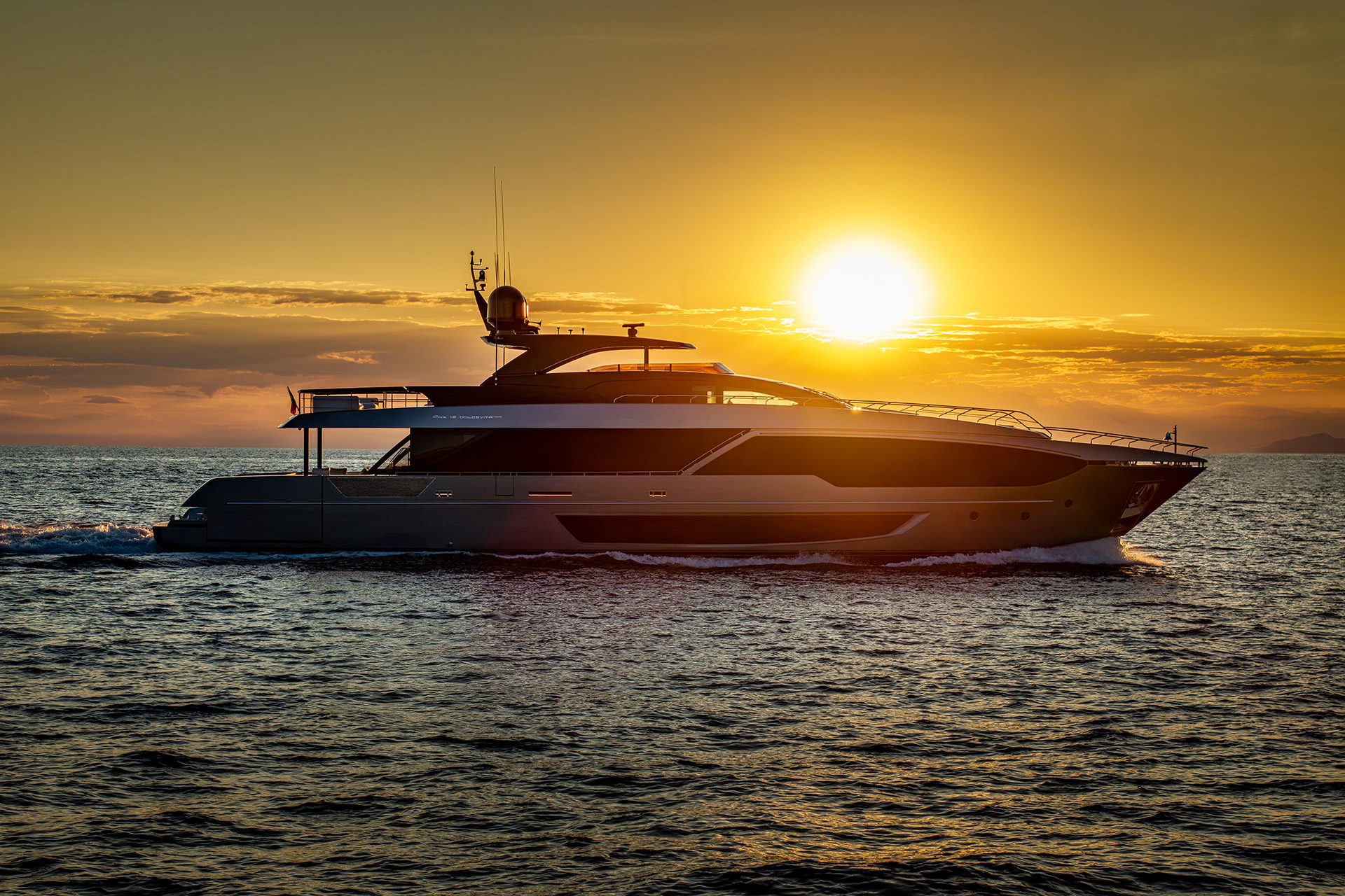 Riva 112’ Dolcevita Super: life on board enters a new dimension.